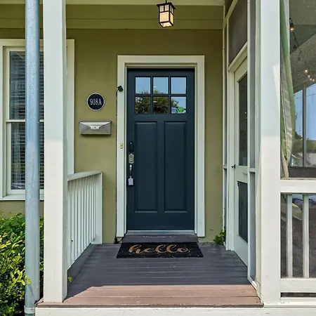 Spacious Townhouse W Exclusive Backyard Holiday home