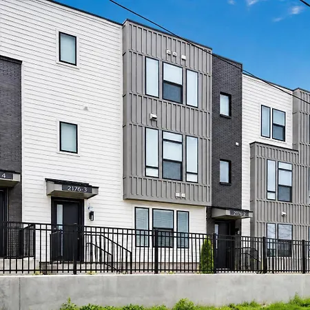 Holiday home 2 Rooftop Homes - Sleeps 24 - Near Geodis Park Nashville
