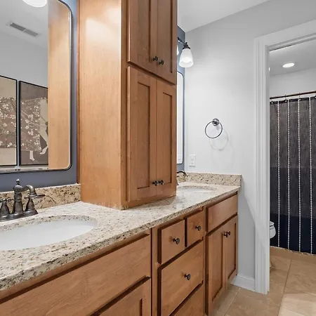 Cedar Peak - Pool Hot Tub & Gym Sleeps 24 Nashville