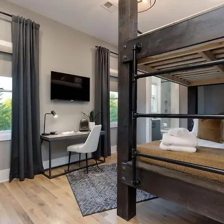2 Ultra Lux Homes Sleeps 24 Hot Tub & Rooftops Holiday home Nashville