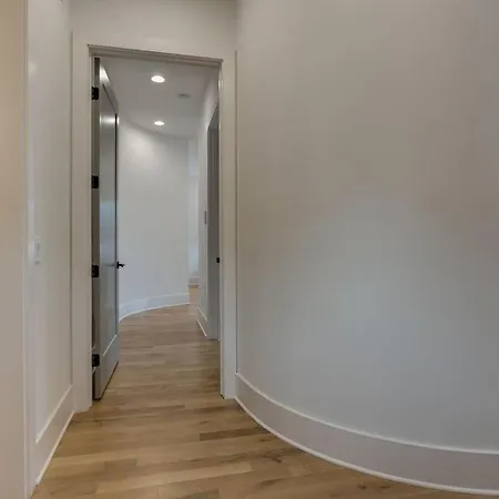 2 Ultra Lux Homes Sleeps 24 Hot Tub & Rooftops Holiday home *