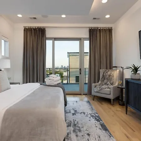 Holiday home 2 Ultra Lux Homes Sleeps 24 Hot Tub & Rooftops