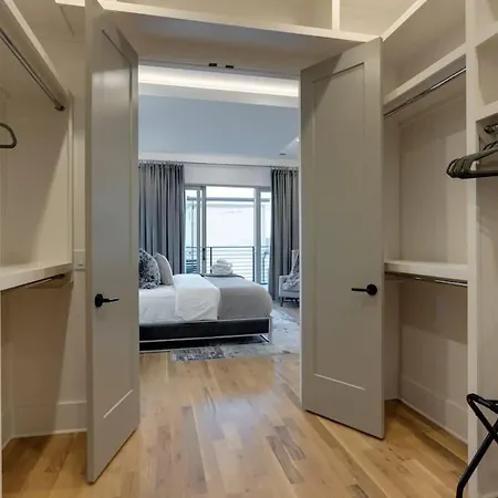 Holiday home 2 Ultra Lux Homes Sleeps 24 Hot Tub & Rooftops