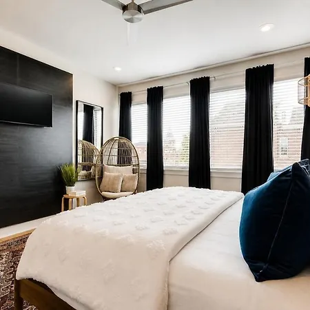 Funk House. Mins To Broadway. Parking Holiday home