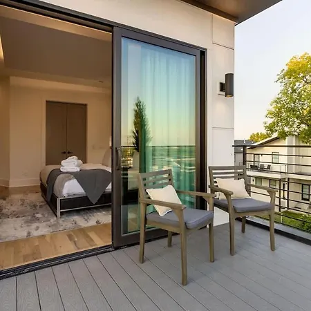 2 Ultra Lux Homes Sleeps 24 Hot Tub & Rooftops Holiday home
