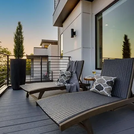 2 Ultra Lux Homes Sleeps 24 Hot Tub & Rooftops *