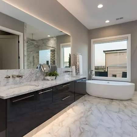 2 Ultra Lux Homes Sleeps 24 Hot Tub & Rooftops * Nashville