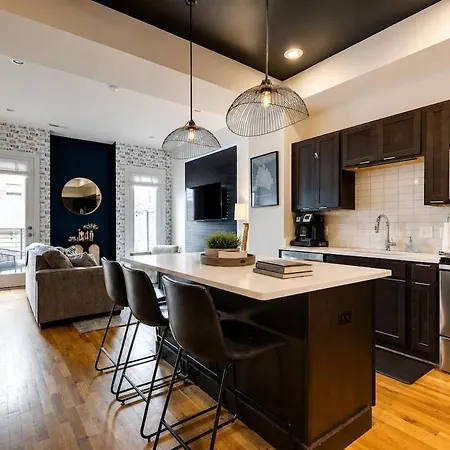 Funk House. Mins To Broadway. Parking Holiday home *