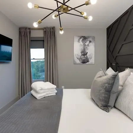 2 Ultra Lux Homes Sleeps 24 Hot Tub & Rooftops * Nashville