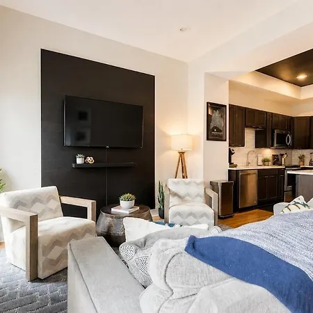 Holiday home Funk House. Mins To Broadway. Parking *