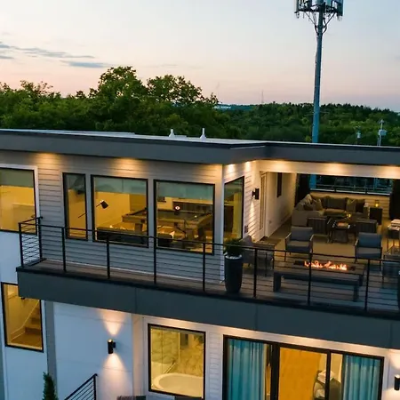 Holiday home 2 Ultra Lux Homes Sleeps 24 Hot Tub & Rooftops Nashville