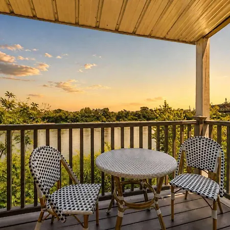 Apartment Stylish W Private Deck & River View Nashville
