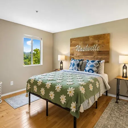 Stylish W Private Deck & River View