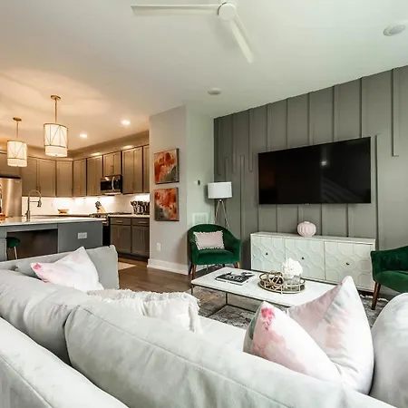 Modern East 4br Deck And Sleeps 10 Apartment Nashville