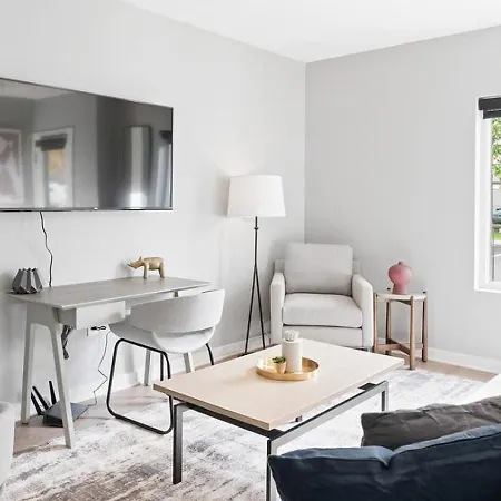 Landing Modern With Amazing Amenities * Nashville