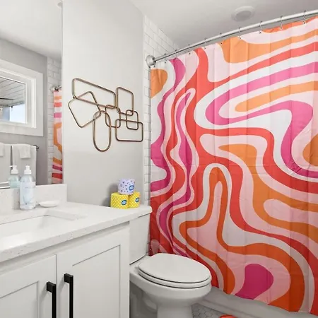 Apartment Pop Art 4br Near Downtown And Sleeps 10