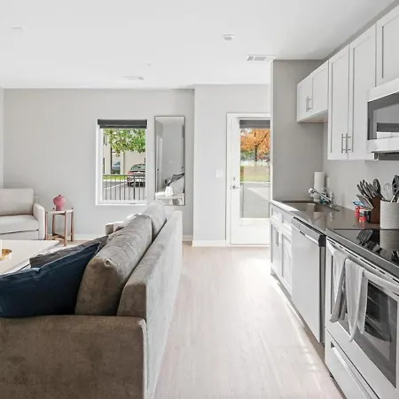 Apartment Landing Modern With Amazing Amenities Nashville
