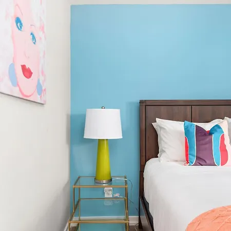 Apartment Pop Art 4br Near Downtown And Sleeps 10 *