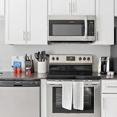 Landing Modern With Amazing Amenities * Nashville