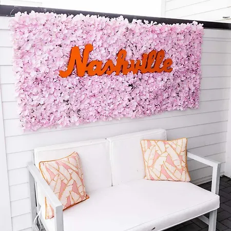 Modern East 4br Deck And Sleeps 10 Apartment Nashville