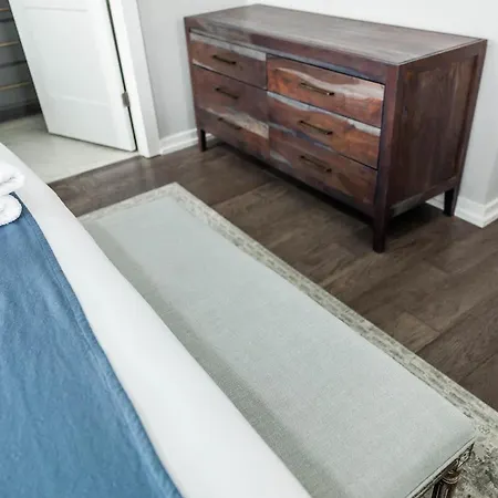 Modern East 4br Deck And Sleeps 10 Nashville