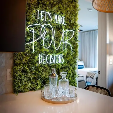 Bourbon And Beyond - Luxury Living - New, 6 Beds Apartment