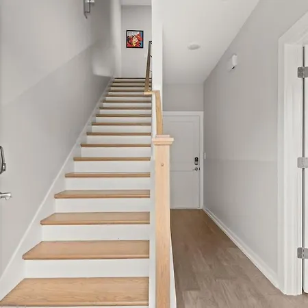 Pop Art 4br Near Downtown And Sleeps 10 *