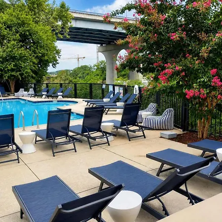 Apartment Stylish W Private Deck & River View *