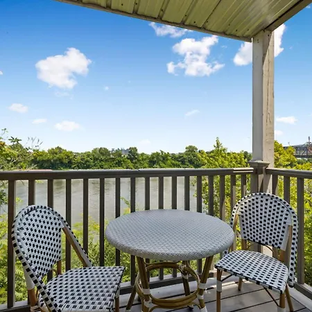 Apartment Stylish W Private Deck & River View Nashville
