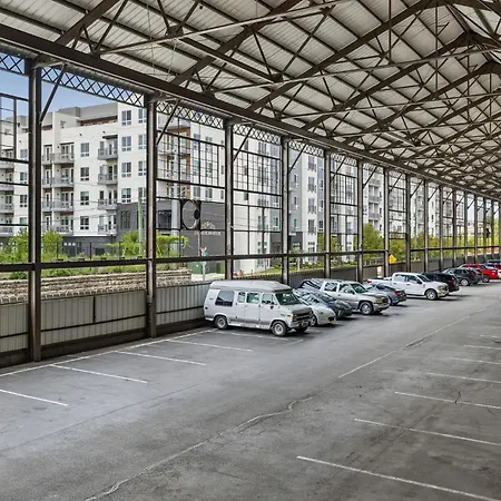 Apartment Stylish W Private Deck & River View *