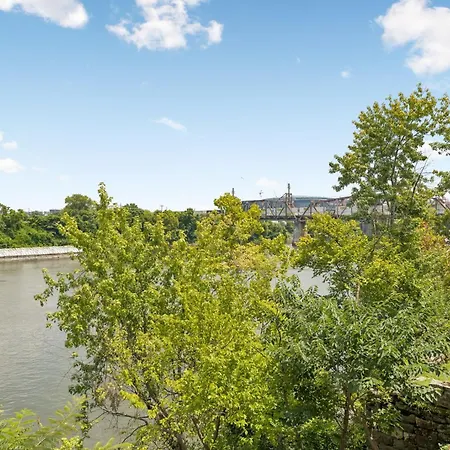 Stylish W Private Deck & River View *