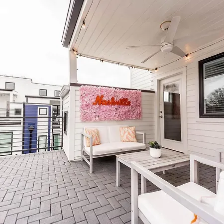 Modern East 4br Deck And Sleeps 10 * Nashville