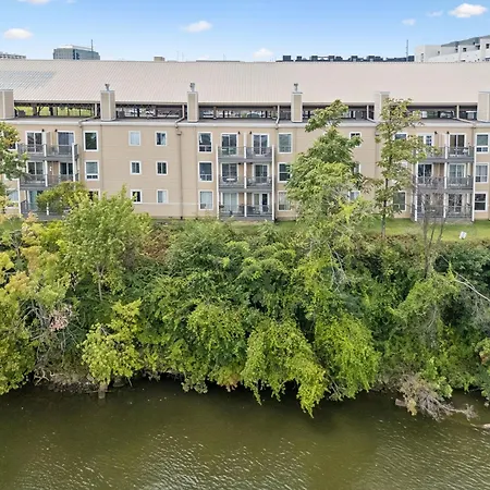 Apartment Stylish W Private Deck & River View Nashville