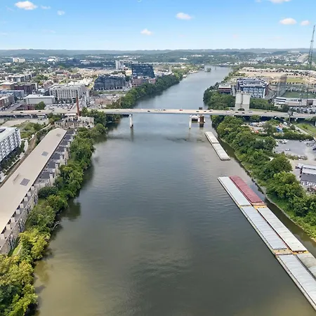 Apartment Stylish W Private Deck & River View Nashville