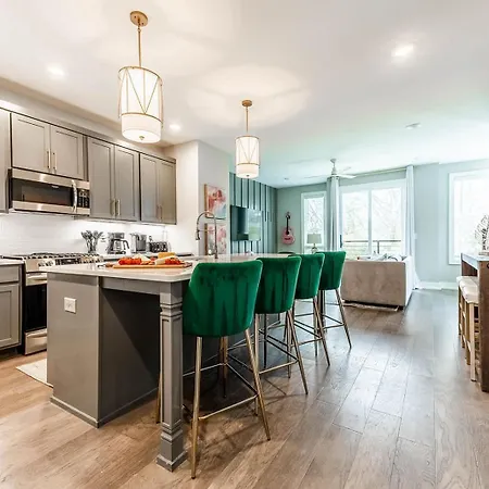 Apartment Modern East 4br Deck And Sleeps 10 Nashville