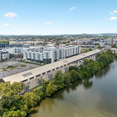 Apartment Stylish W Private Deck & River View