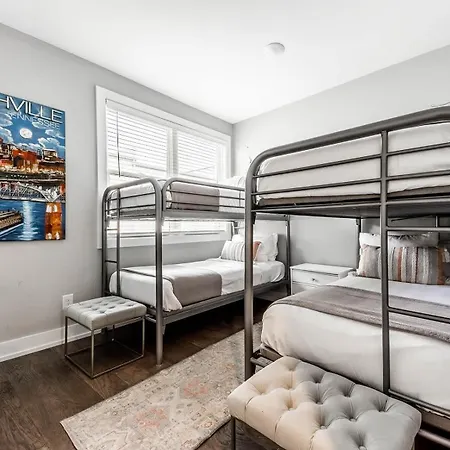 Modern East 4br Deck And Sleeps 10 * Nashville