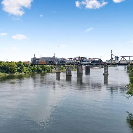Stylish W Private Deck & River View Nashville