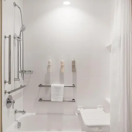 Hampton By Hilton Airport Century Place Hotel 3*