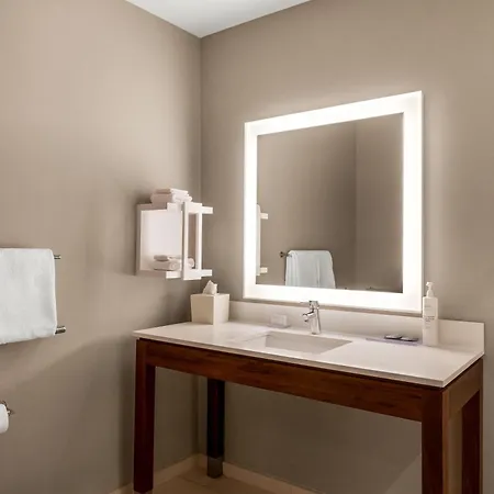 Hampton By Hilton Airport Century Place 3*