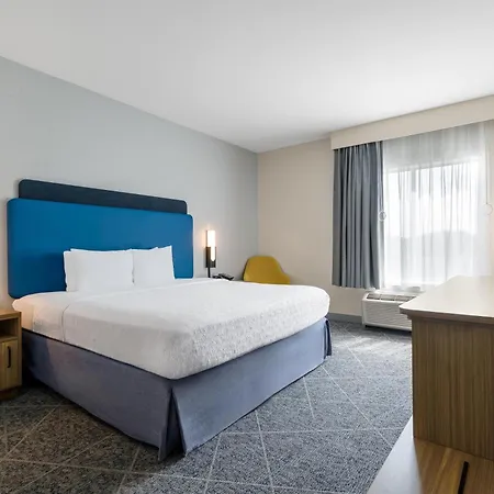 Hampton By Hilton Airport Century Place Hotel