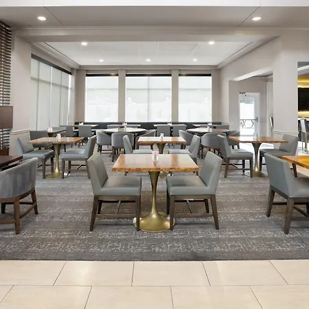 Crowne Plaza Airport By Ihg Hotel 3*