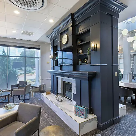 Hotel Crowne Plaza Airport By Ihg