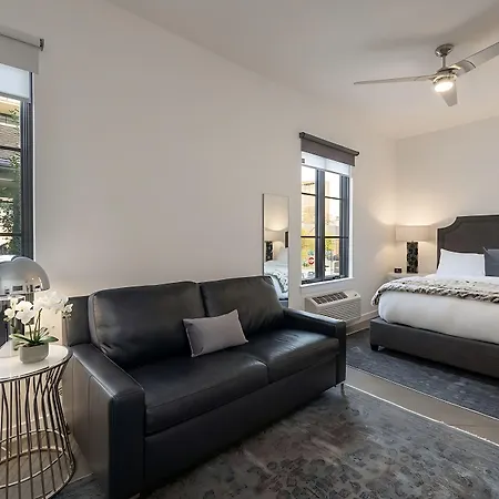 Hotel 121 By Avantstay 4*