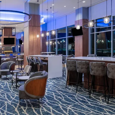 La Quinta & By Wyndham Downtown Stadium Nashville