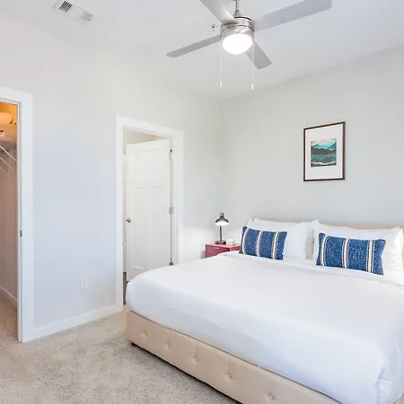 Hotel Cozysuites Music Row *