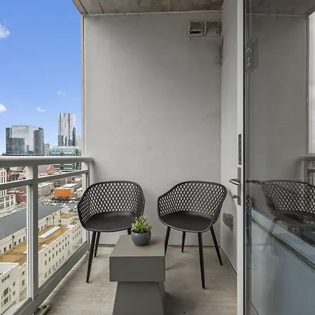 Hotel Placemakr Premier Sobro