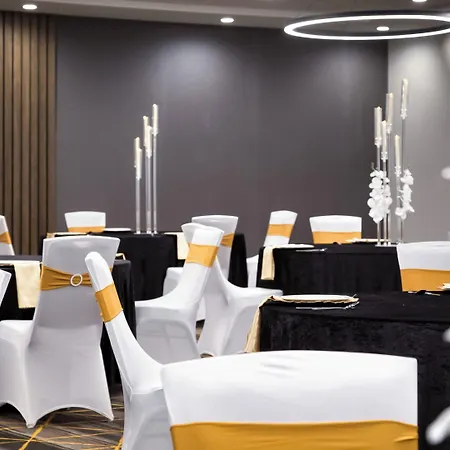 Hotel Airport By Ihg 3*
