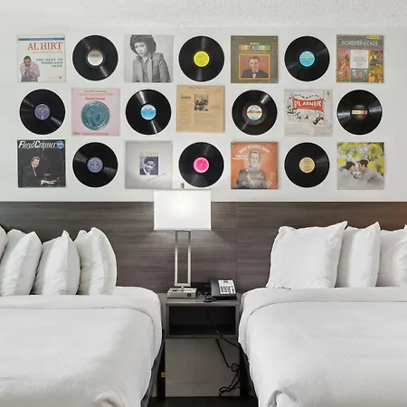 Hillside Crossing Hotel