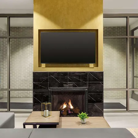 Hilton Garden West End Avenue 3*